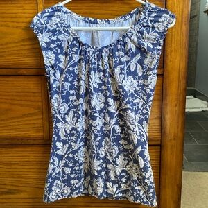 women’s top medium